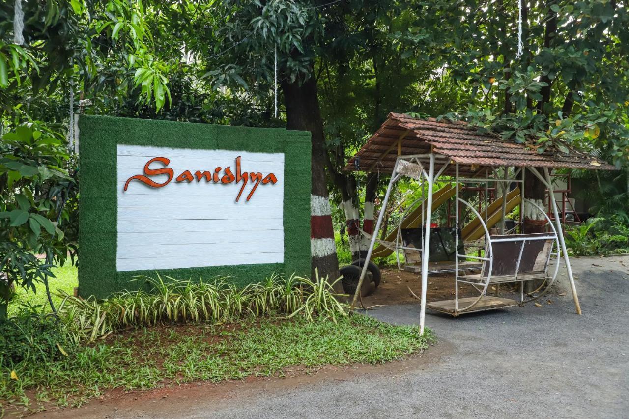 Sanidhya Beach Resort Алибаг Экстерьер фото