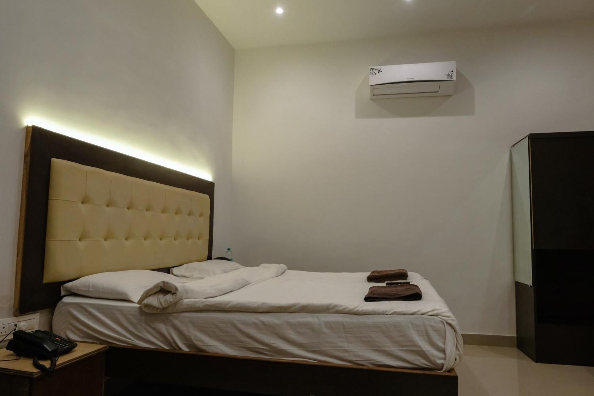 Sanidhya Beach Resort Алибаг Экстерьер фото