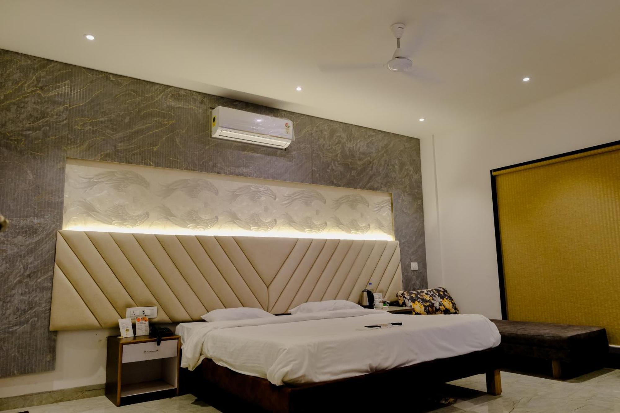 Sanidhya Beach Resort Алибаг Экстерьер фото