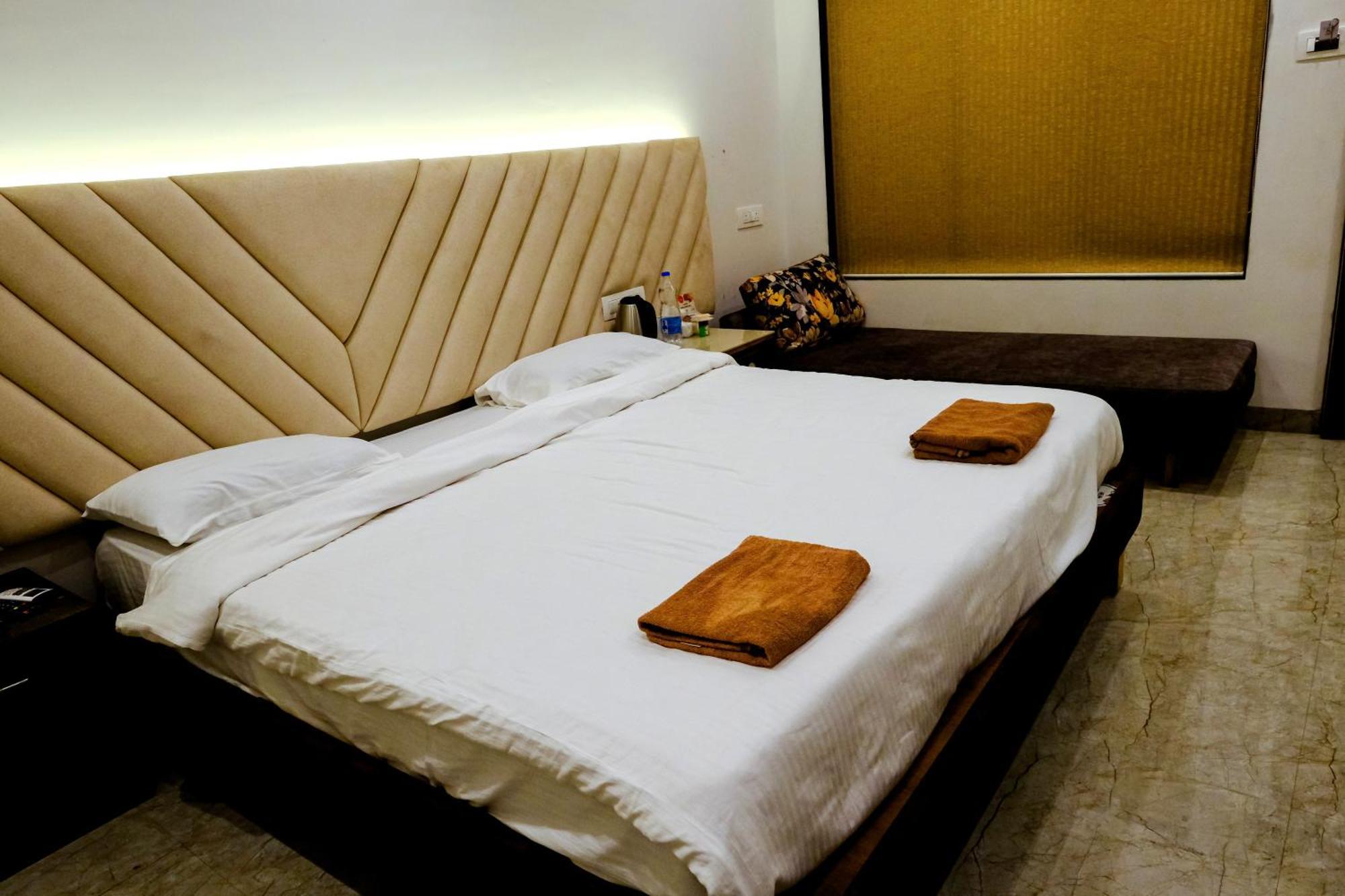 Sanidhya Beach Resort Алибаг Экстерьер фото