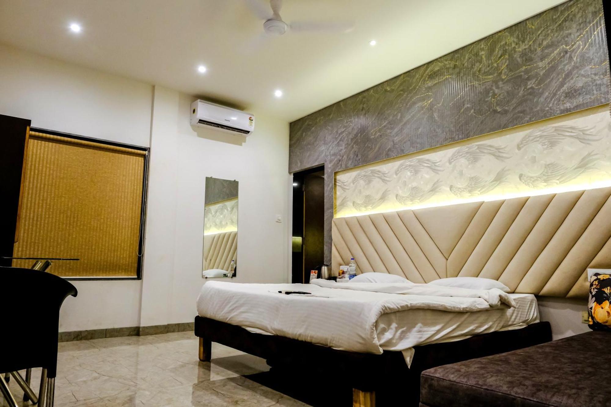 Sanidhya Beach Resort Алибаг Экстерьер фото